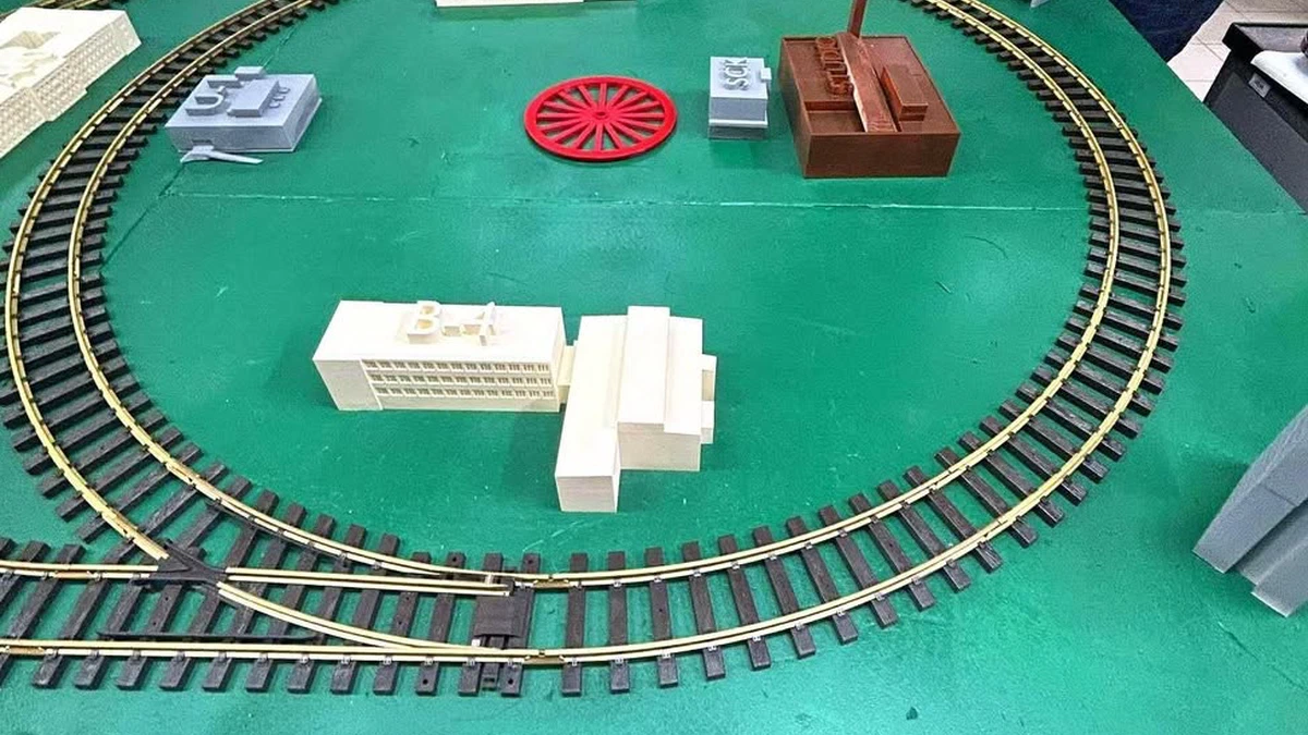 Uwaga, uwaga! Budujemy AGH! 🏗️🚂